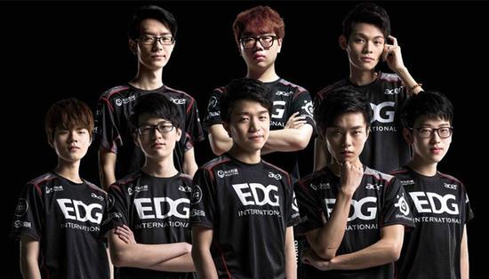 首先浮现在 首先浮现在